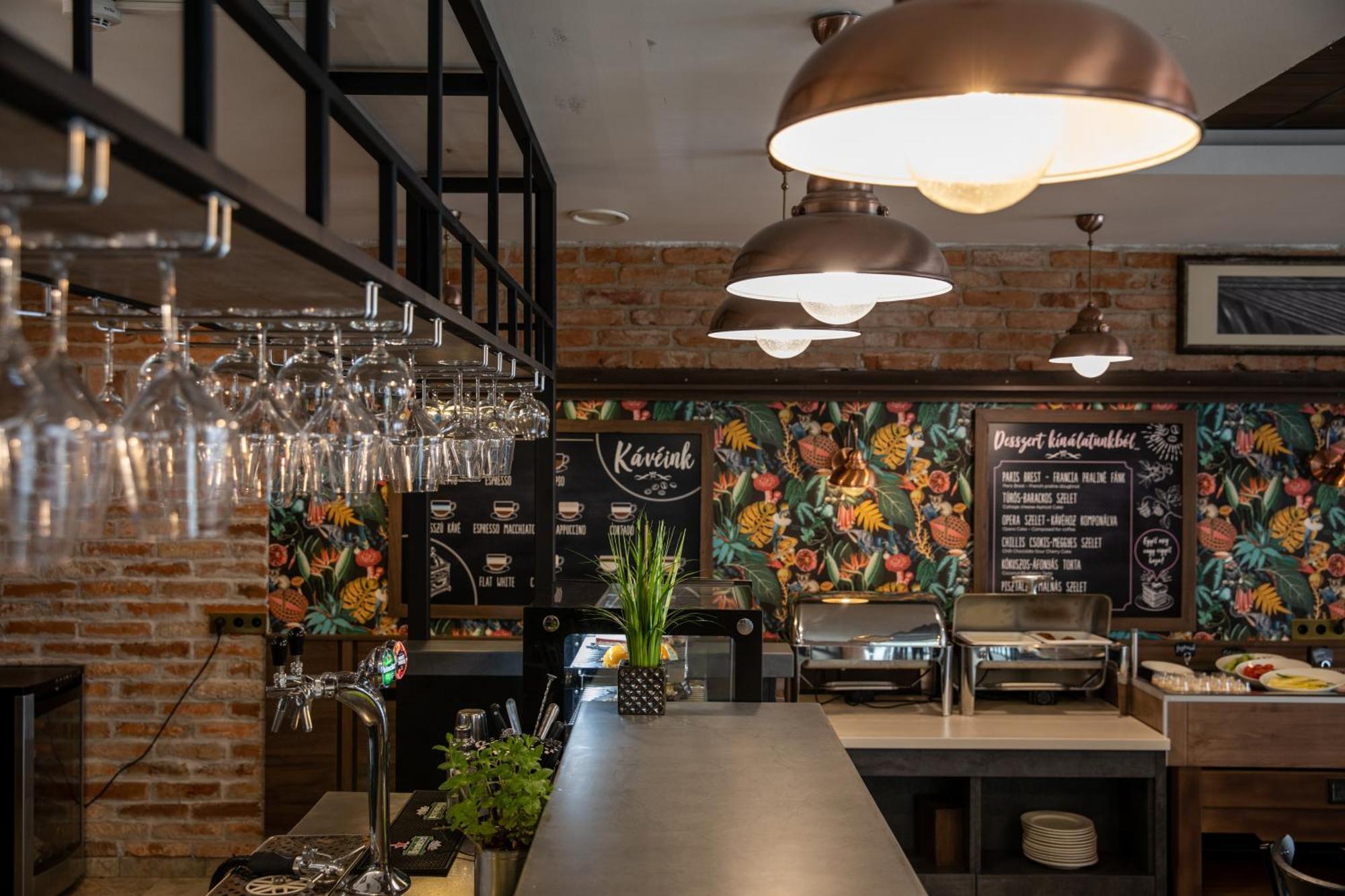 City Hotel Miskolc Luaran gambar