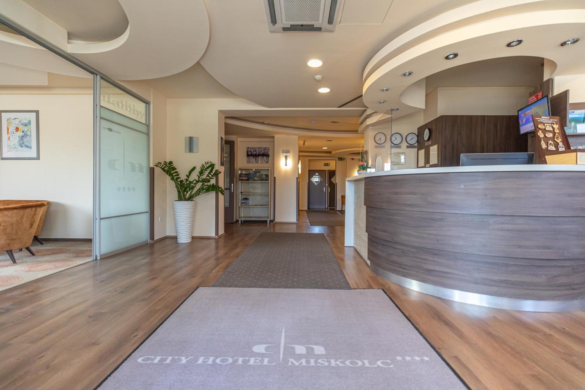 City Hotel Miskolc Luaran gambar